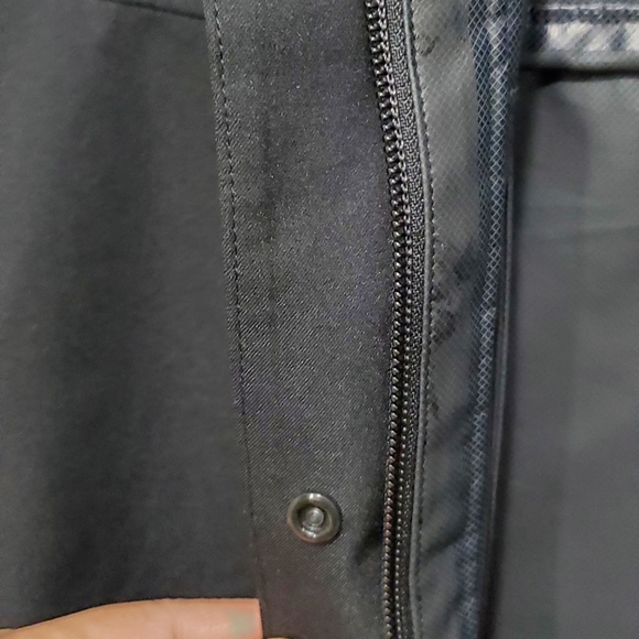 Uniqlo raincoat - Picture 3 of 5